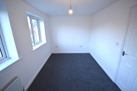 3 bedroom semi-detached house to rent - Photo 2