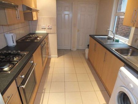St Edwards Road, Reading, RG6 - Photo 2