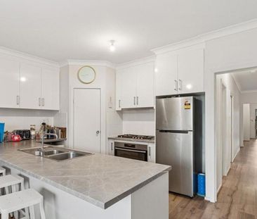 CONVENIENTLY LOCATED THREE BEDROOM HOME - Photo 6