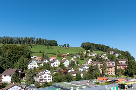 Sonnige 3.5 Zimmer-Wohnung mit Ausblick - Photo 2