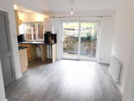 3 bedroom terraced house to rent - Photo 5