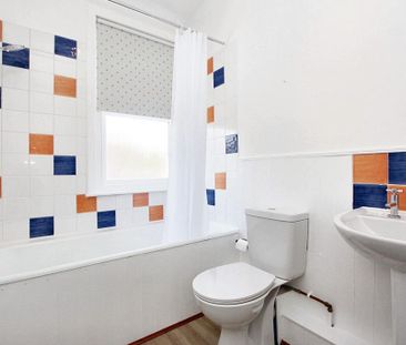 4 bedroom terraced house to rent - Photo 6