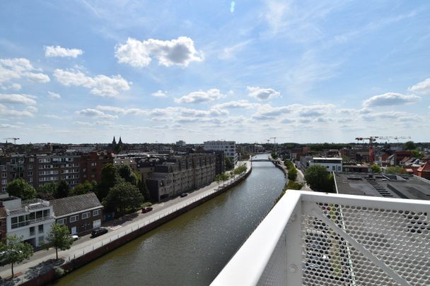 Modern 2-slaapkamer appartement met terras in de K-Tower aan de Leie in Kortrijk - Photo 1