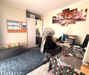 WELL PRESENTED 3 BEDROOM HOME IN SOUGHT AFTER LOCATION! - Photo 4