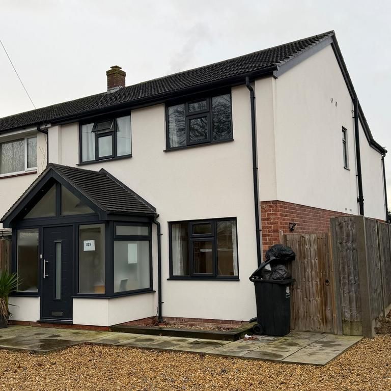 4 bedroom semi-detached house to rent - Photo 1