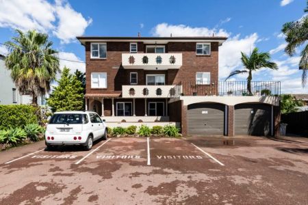 BEAUTIFUL CLASSIC STYLE APARTMENT IN WATERFRONT POSITION! - Photo 4