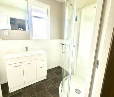 Three bedroom home - Periodic tenancy or short term - Photo 3