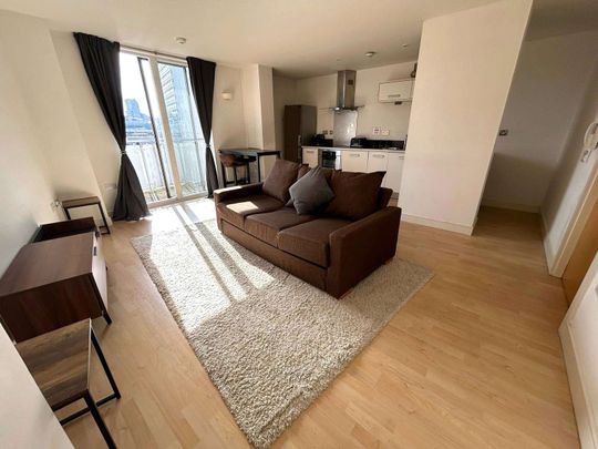 Available July | Fully Furnished | Balcony with Riverside Views | One Double Bedroom | Close Proximity to Spinningfields Area - Photo 1