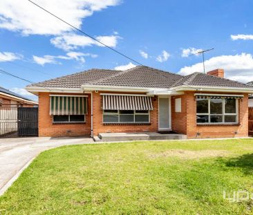 “Charming Family Home for Rent in Sunshine West” - Photo 3