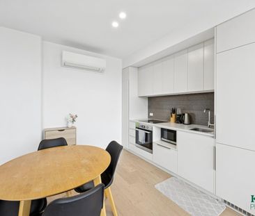 Furnished Bohem Apartment with Stunning City-to-Hills Views - Photo 6