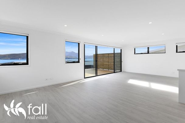 Stylish Three Level Home with Stunning River and Mountain Views in Tranmere - Photo 1