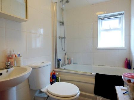 Victoria Road North, Southsea - Photo 4