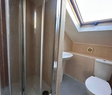 Studio Flat, Hillreach, SE18 - Photo 2