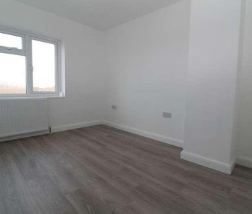 Crestway, Chatham, ME5 - Photo 3