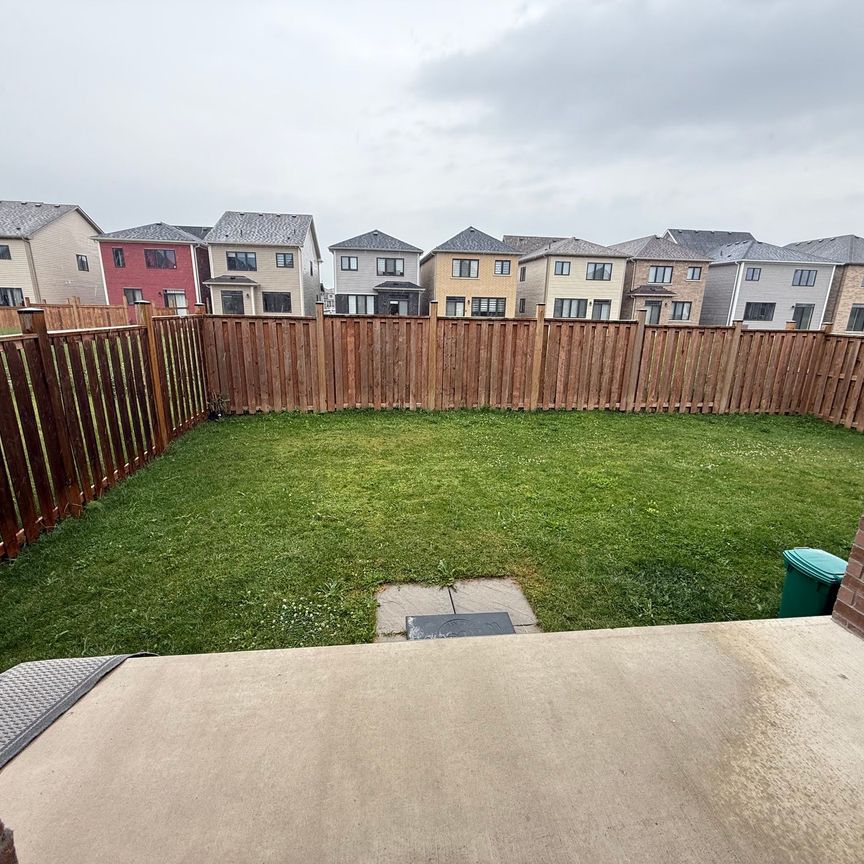For Lease - 50 Spring Crest Way, Thorold, Ontario - Photo 1