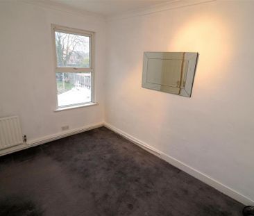 3 bedroom end of terrace house to rent - Photo 6
