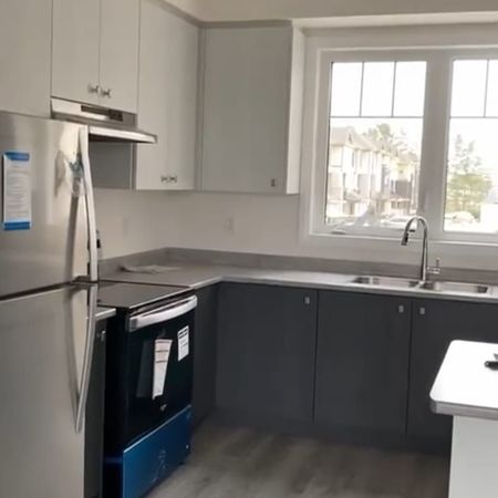 For Lease - 22 Ambereen Place, Clarington, Ontario - Photo 3