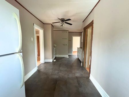$1,649 / 3 br / 1 ba / 82 1/2 Grey st - Photo 2
