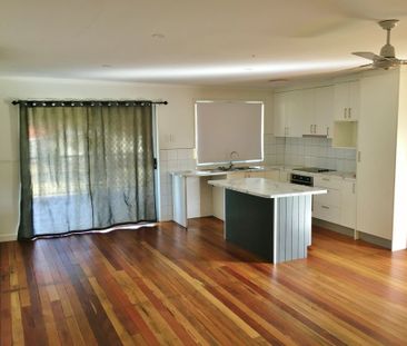 Great fully fenced family home with double shed - Photo 6