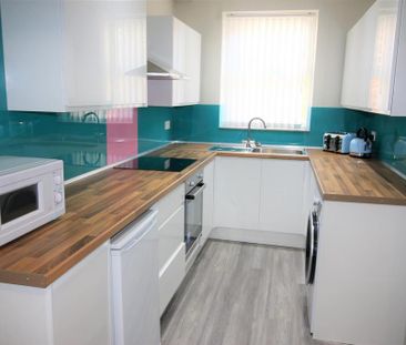 3 bedroom private hall to rent - Photo 1