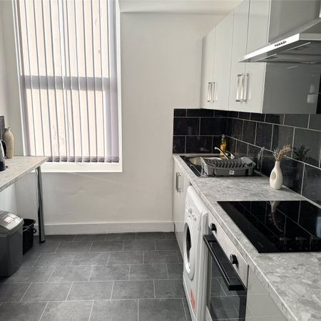 1st Floor, Room 2 - Photo 3