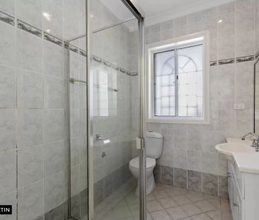 MGM MARTIN – A SPACIOUS, FOUR BEDROOM FRESHLY UPDATED FAMILY HOME - Photo 5