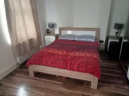 3 Bed Semi-Detached House, Delaunays Road, M8 - Photo 5