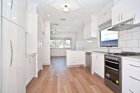 Fully renovated - Photo 4