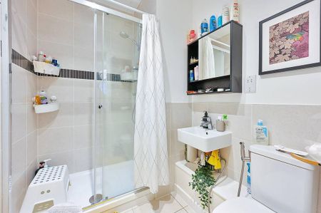 3 bedroom flat to rent - Photo 4