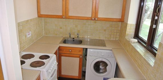 Studio to rent - Photo 2