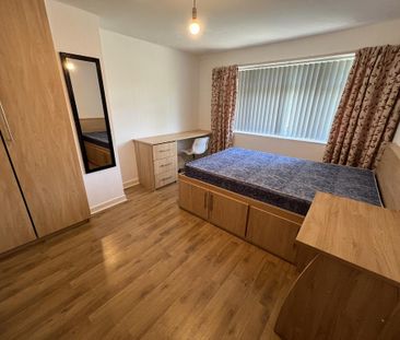 8 bedroom semi-detached house to rent - Photo 4