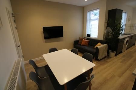 Wyggeston Street, Staffordshire, Burton upon Trent, DE13 - Photo 1