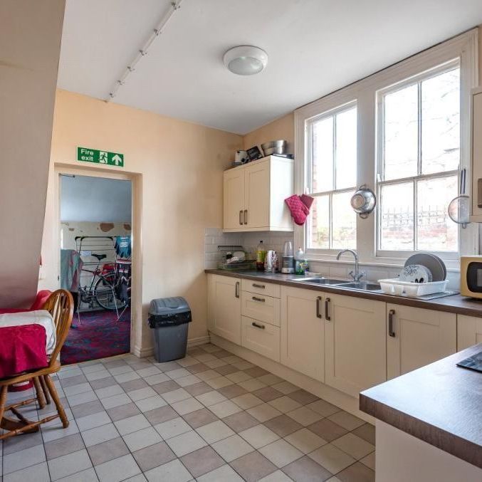 1 bedroom in a house share to rent - Photo 1