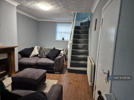3 bedroom terraced house to rent - Photo 2