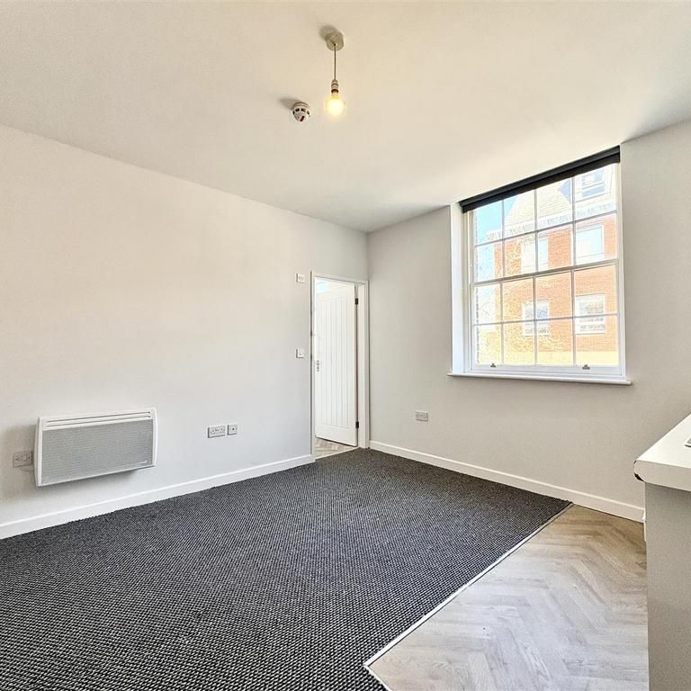 Studio to rent - Photo 1