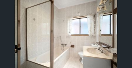 Spacious Family Home - Photo 4