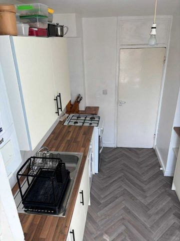 Room in a Shared Flat, York Road, SW11 - Photo 4