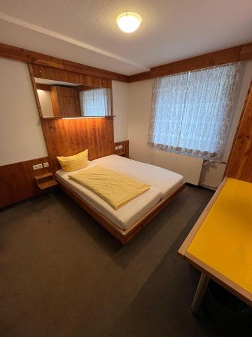 Möblierte Studentenzimmer / Monteurzimmer mit eigenem Bad – Top Lage: Stuttgart-Feuerbach – U-Bahn direkt gegenüber – Parkplätze vorhanden - Photo 2