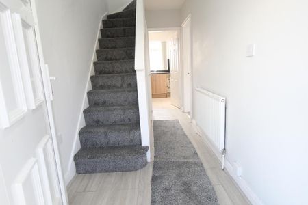 3 bedroom semi-detached house to rent - Photo 2
