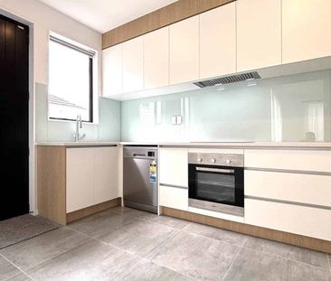 2 Brand New 3 Bedroom Townhouses in Mt Wellington - Photo 3