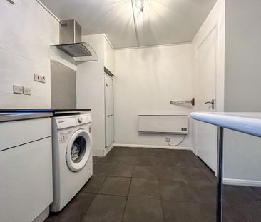2 Bedroom Flat To Let - HP13 - Photo 5
