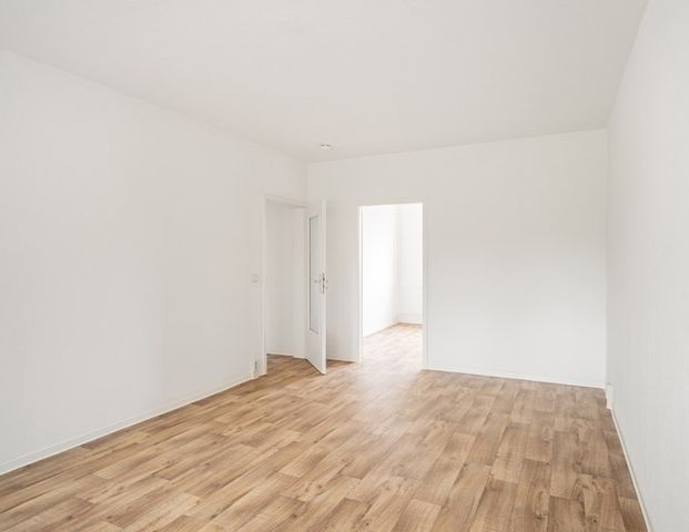 Von drei auf zwei - Umbauwohnung mit großer Küche und HWR - Foto 1