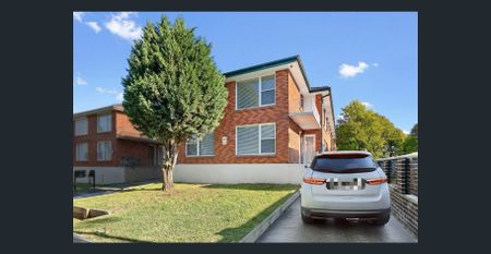 Renovated Two-Bedroom Apartment – Prime Location - Photo 3