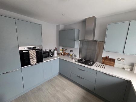 2 bedroom semi-detached house to rent - Photo 4