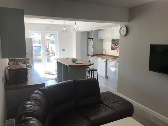 1 bedroom in a house share to rent - Photo 1