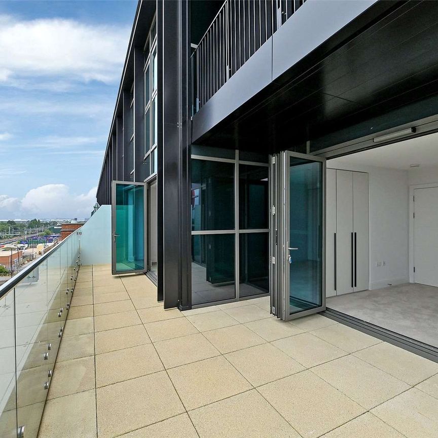 A penthouse apartment with a spacious south facing private terrace - Photo 1