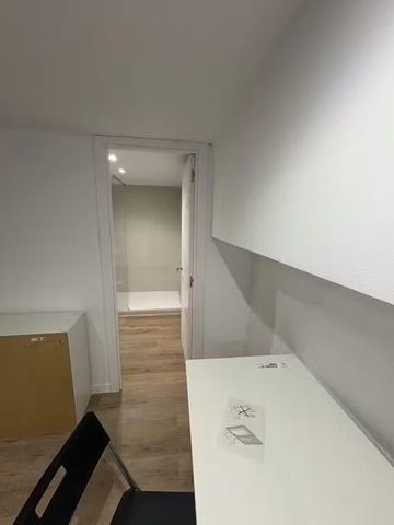 Carrer de Praga, Barcelona, Catalonia 08024 - Photo 2