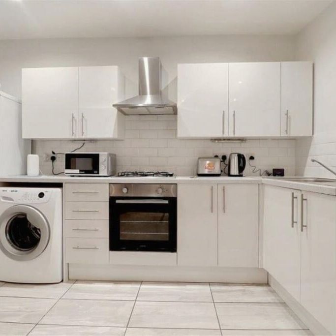 2 Bed Flat, Portland Road, SE25 - Photo 1