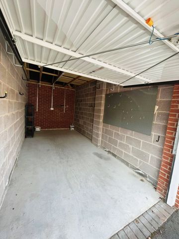 Four Double Bedroom Property To Let in Lichfield - Photo 4