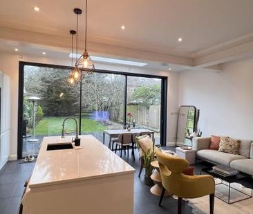 Luxury Double Bedroom in Mapesbury Estate Garden Flat - Photo 1